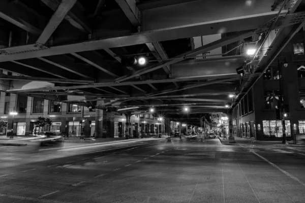 Chicago Nocny Ruch Między Mostami Drapaczami Chmur — Zdjęcie stockowe