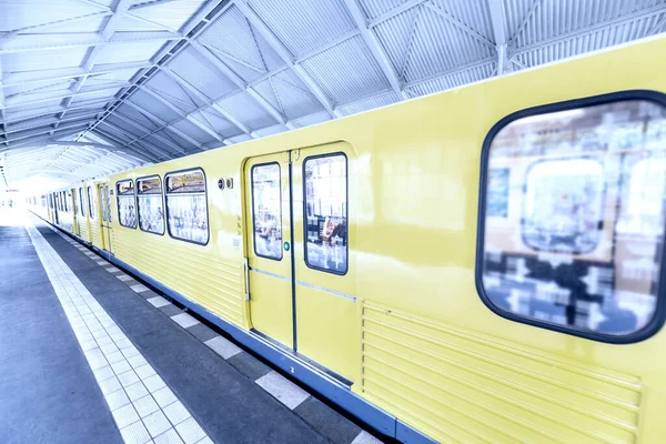 Tren Estación Metro Berlín —  Fotos de Stock