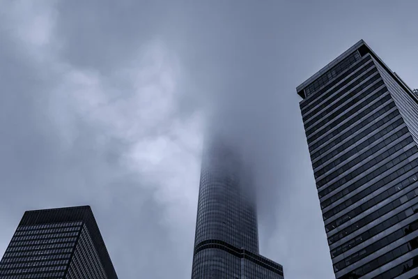 シカゴの高層ビル ガラス 古いレンガ造りの建物 — ストック写真