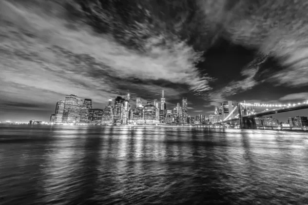 Manhattan Brooklyn Köprüsünün Silüeti Gece Görüşü — Stok fotoğraf