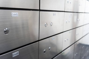 Metal kasa paneli duvarı. Güvenlik ve bankacılık kavramı 