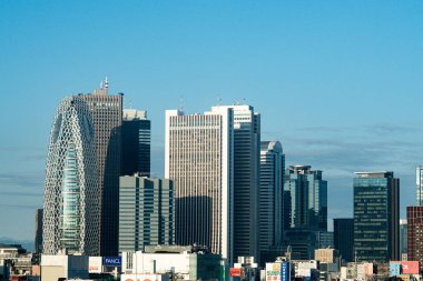 Japonya / Tokyo - 30 Ekim 2019: Shinjuku gökdeleni bu silueti
