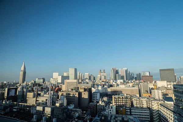 模糊相机与新宿摩天大楼摩天大楼顶层竞争 — 图库照片