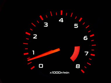 Araç hız göstergesini kapat. Otomobil ve motor teması konsepti.
