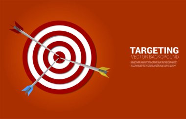 Dart tahtasının ortasında birden fazla renk okçuluğu var. Ticari pazarlama hedefi ve müşterisi kavramı. Şirket vizyon görevi ve hedefi.