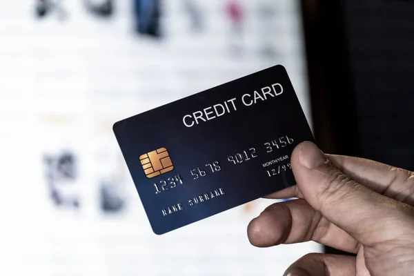 Çevrimiçi Alışveriş Sitesi Izleme Geçmişi Olan Bir Kredi Kartı Teknoloji — Stok fotoğraf