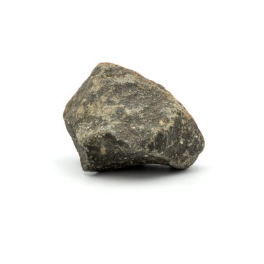 Büyük granit kaya taşı, beyaz arka planda izole edilmiş..