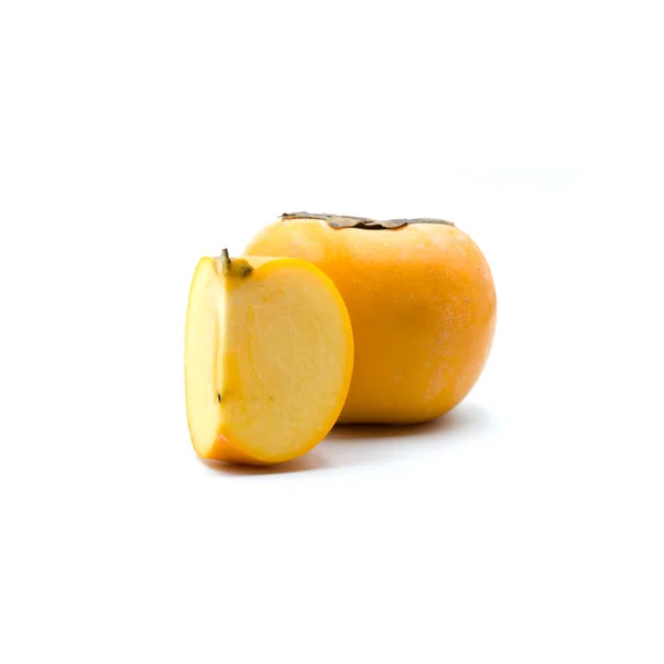 Rijp persimmon geïsoleerd op de witte achtergrond. — Stockfoto