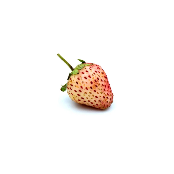 Fragole fresche atossiche Isolate su fondo bianco . — Foto Stock