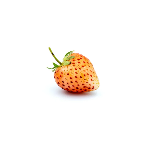 Niet giftig Verse aardbeien Geïsoleerd op witte achtergrond. — Stockfoto