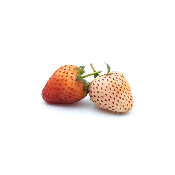 Fragole fresche atossiche Isolate su fondo bianco . — Foto Stock