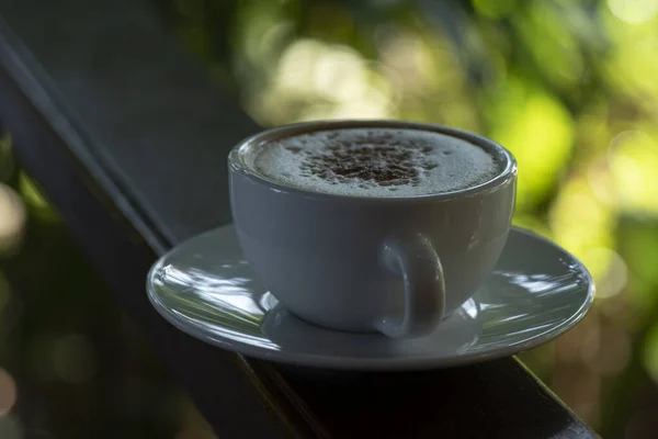 Kaffeetasse Und Untertasse Dass Der Kaffee Der Tasse Auf Einem — Stockfoto