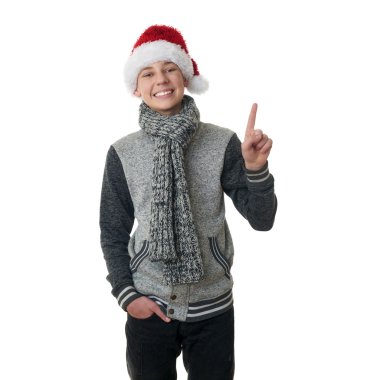 Sevimli genç çocuk beyaz izole arka plan üzerinde gri süveterli