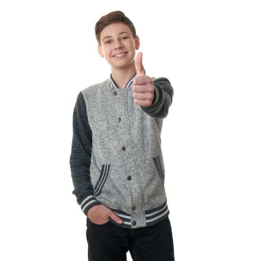 Sevimli genç çocuk beyaz izole arka plan üzerinde gri süveterli