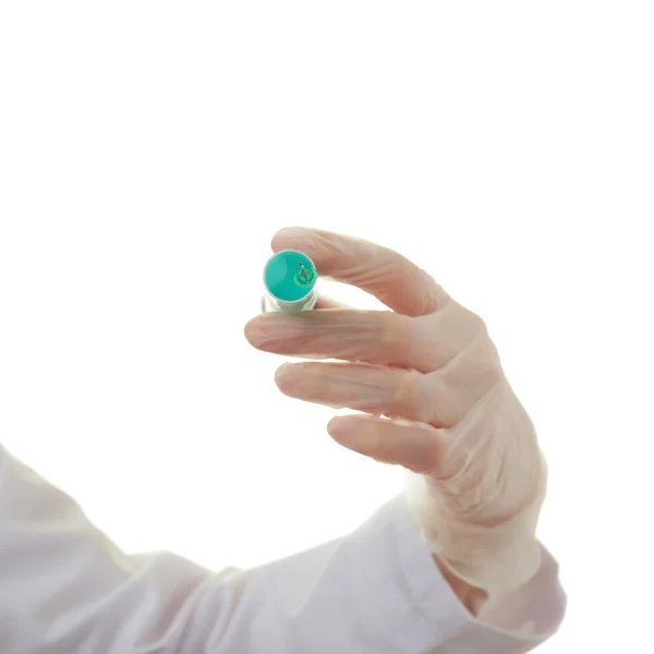 Доктор женщина руки над белым изолированным фоном — стоковое фото
