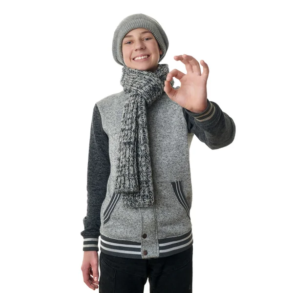 Niedlicher Teenager Junge in grauem Pullover über weißem isoliertem Hintergrund — Stockfoto