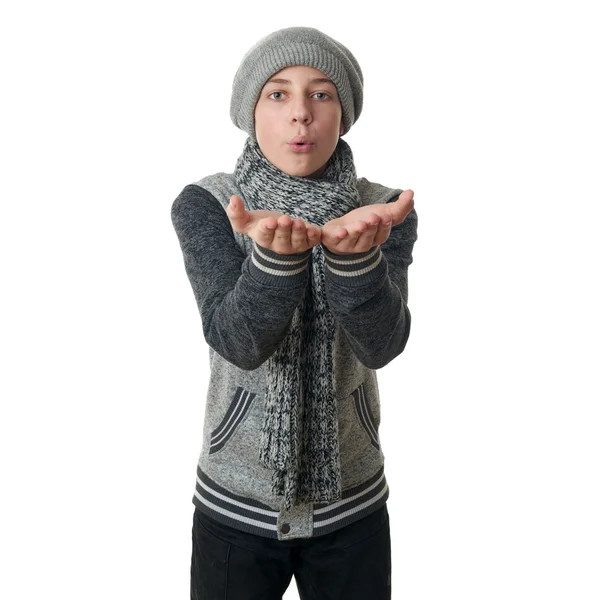 Lindo adolescente chico en gris suéter sobre blanco aislado fondo — Foto de Stock