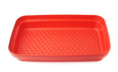 Beyaz arka plan üzerinde izole kırmızı plastik gıda kabı