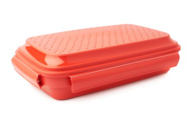 Beyaz arka plan üzerinde izole kırmızı plastik gıda kabı