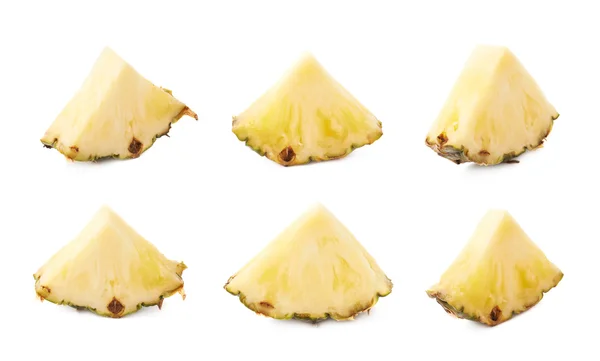 Fatias de abacaxi isoladas sobre fundo branco — Fotografia de Stock
