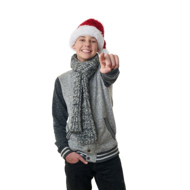 Sevimli genç çocuk beyaz izole arka plan üzerinde gri süveterli