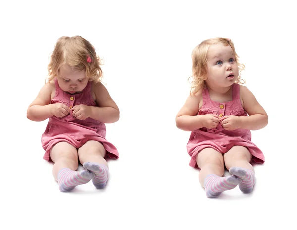 Malá dívka sedící nad izolované bílé pozadí — Stock fotografie