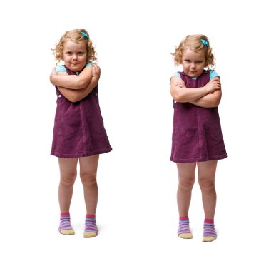 İzole beyaz arka plan üzerinde duran genç kız