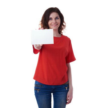Beyaz izole arka plan üzerinde gülümseyen genç kadın