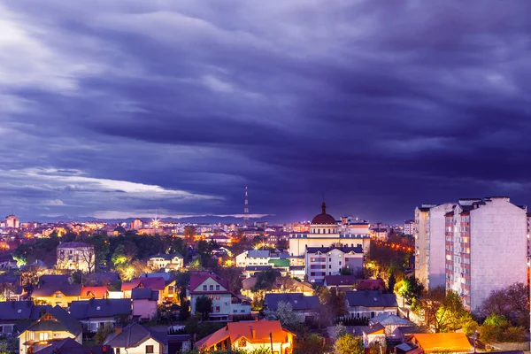 Uitzicht Verlichte Nachtstad Voor Storm — Stockfoto