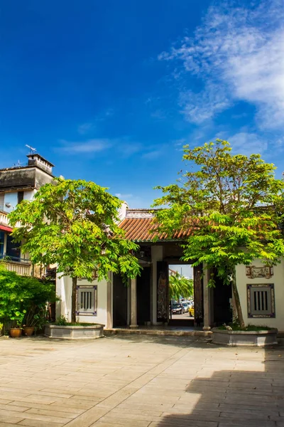 Vstup do Chrámu předků Chan Ťianga, chrámu ve stylu taoisty Teochewa z Georgetownu v Penangu v Malajsii. Unesco Asia-Pacific Heritage Award for Culture Heritage Conservation. — Stock fotografie