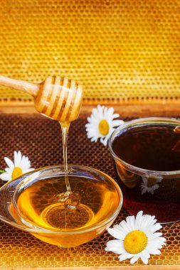 Cam fincan çay bal ile,