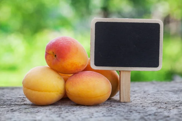 Fresh apricot on wood green — Stock Photo, Image