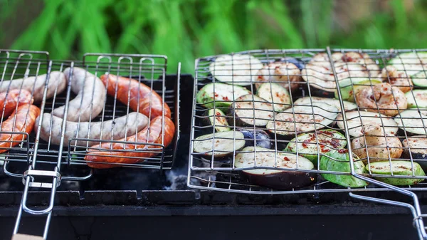 香肠烧烤为您设计的食物 — 图库照片