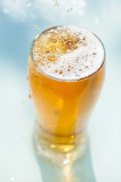 Glass beer, splash, drop on — Stock Photo, Image
