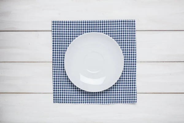 Empty Plate with textile napkin — Stock Photo, Image