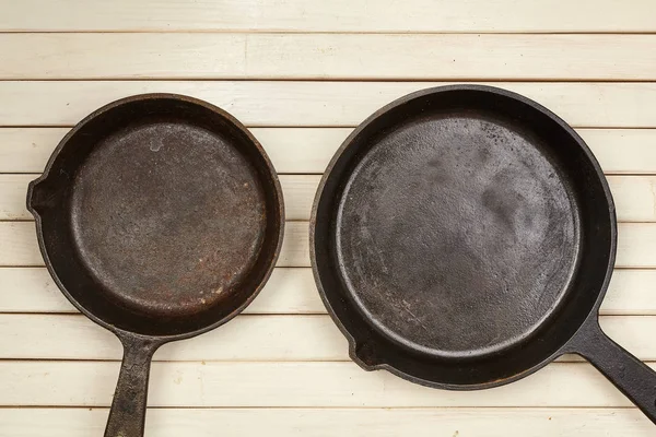 Pan. Metal El negro. Para cocinar. Hace calor. Para su diseño . —  Fotos de Stock