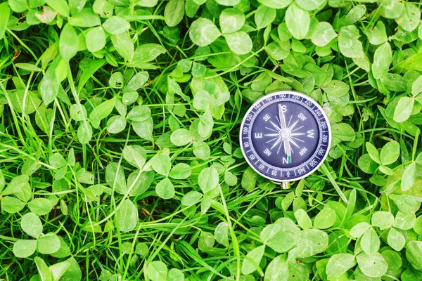 Compass on grass — Stock Photo, Image