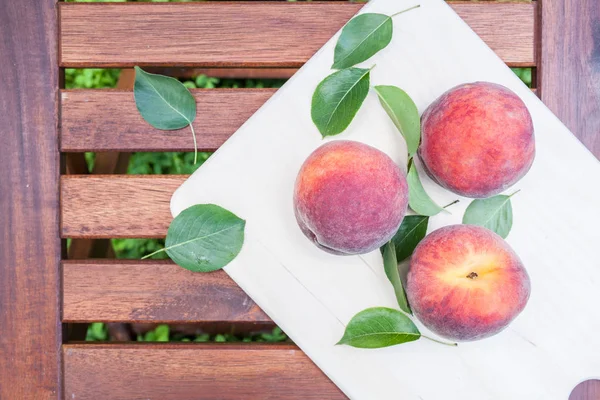 Peach fruit on wood cutting — Stock Photo, Image