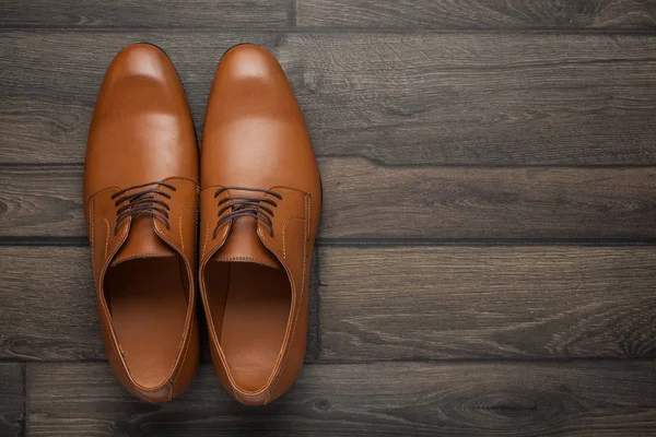 Brown shoes on a wooden — Stock Photo, Image