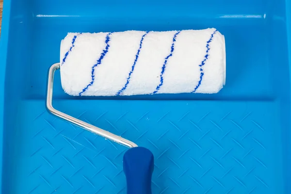 Paint roller in plastic tray — Stock Photo, Image