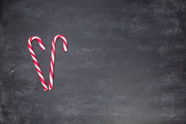 Candy Cane bir rustik üzerinde