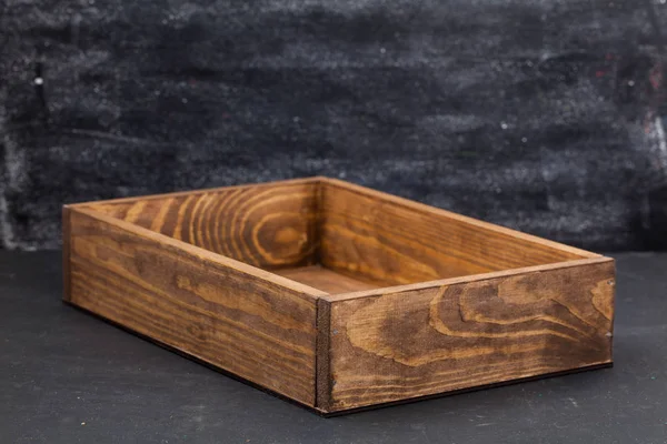 Boîte en bois vide sur fond — Photo