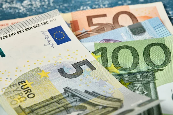 Geld. Valuta. Euro. Dollar. Roebels. Een heleboel. Voor uw ontwerp. Ophopingen. — Stockfoto