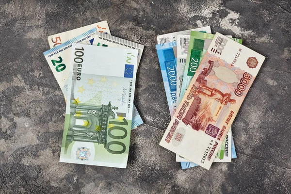 Geld. Valuta. Euro. Dollar. Roebels. Een heleboel. Voor uw ontwerp. Ophopingen. — Stockfoto