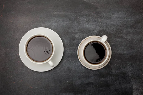 Pizarra con dos tazas — Foto de Stock