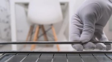 Fırının içinden görüntüyü al. Elektrikli fırına koyuyorum. Fırın yaptım. Kapat..