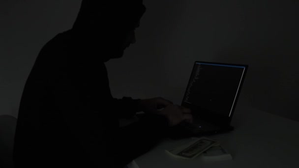 Computer hacker typt code op toetsenbord. Nachtwerk. Sluiten.. — Stockvideo