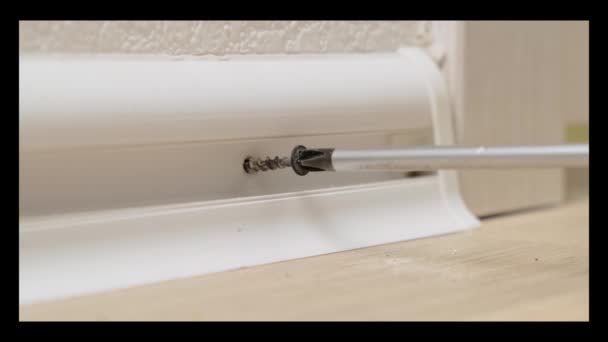 Professional man work on the installation of plastic plinth on white wall. Close up. — Stock Footage Professional man work on the installation of plastic plinth on white wall. Close up. Stock Footage