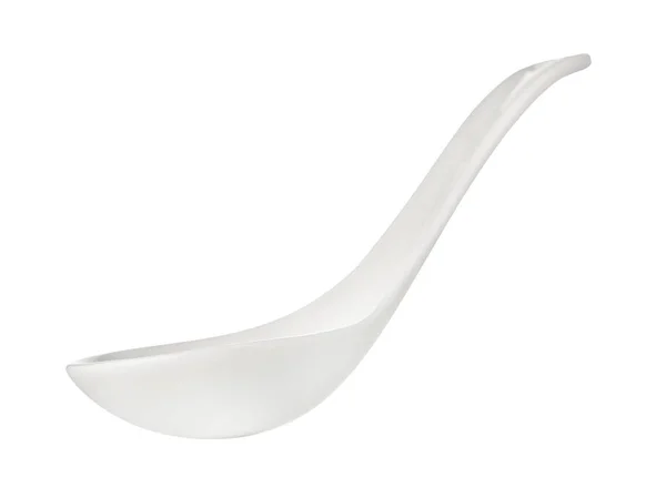 Biała pusta ceramiczna łyżka izolowana na białym tle. Zamknij się.. — Zdjęcie stockowe