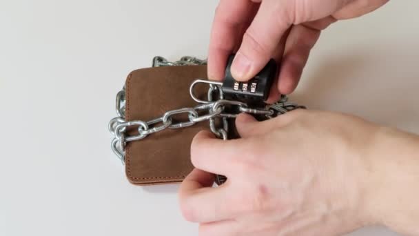 Money in wallet under the chain with lock. Close up. — Stock Video